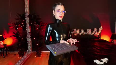 Maite online show from December 14, 11:18 am