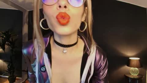 Maite online show from September 26, 1:04 pm