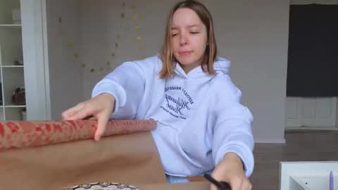 Snapshot of my_mia_ chatting on December 4, 9:07 am MIA I will be here Monday Wednesday Thursday Saturday online show from December 4, 9:07 am