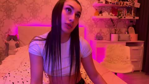 Naomi online show from June 5, 9:31 pm