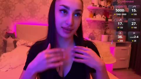 Naomi online show from June 8, 8:09 pm