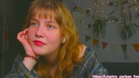 Snapshot of my_parisss chatting on November 4, 8:24 am PARIS online show from November 4, 8:24 am