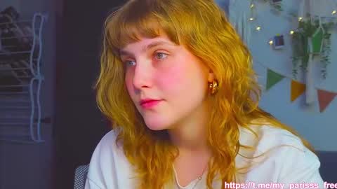 Snapshot of my_parisss chatting on December 2, 1:28 pm PARIS online show from December 2, 1:28 pm