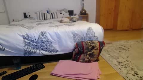 Mia kane online show from December 17, 4:43 pm