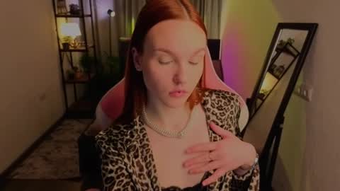 Mia online show from February 6, 9:51 pm