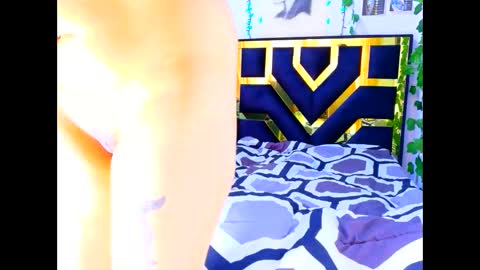 Snapshot of myagosling13 chatting on September 23, 1:36 pm miagosling NTMU Dont forget follow me online show from September 23, 1:36 pm