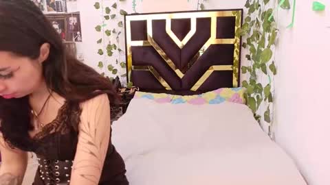 Snapshot of myagosling13 chatting on September 28, 5:29 pm miagosling NTMU Dont forget follow me online show from September 28, 5:29 pm