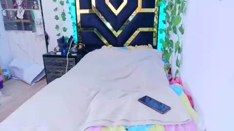 Snapshot of myagosling13 chatting on September 30, 6:35 pm miagosling NTMU Dont forget follow me online show from September 30, 6:35 pm