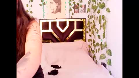 Snapshot of myagosling13 chatting on October 19, 7:14 pm miagosling NTMU Dont forget follow me online show from October 19, 7:14 pm