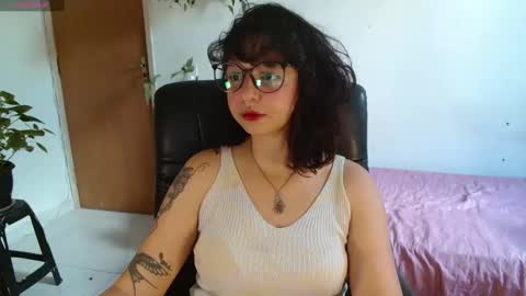 Snapshot of myamillor chatting on October 29, 11:23 am myamillor online show from October 29, 11:23 am