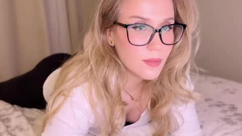 Mya-be Yours P online show from December 16, 9:20 pm