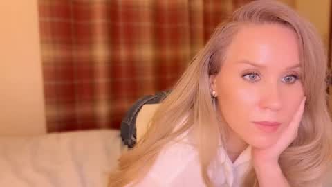 Mya-be Yours P online show from December 25, 10:16 pm