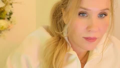 Mya-be Yours P online show from January 4, 12:27 am