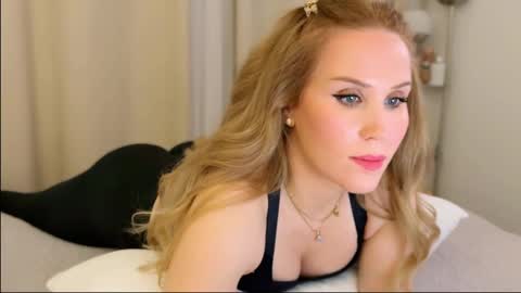 Mya-be Yours P online show from February 20, 9:09 pm