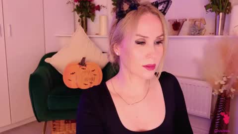 Mya-be Yours P online show from October 27, 7:07 pm