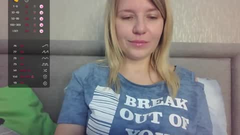 Snapshot of mybadcat87 chatting on June 5, 8:09 am mybadcat87 online show from June 5, 8:09 am
