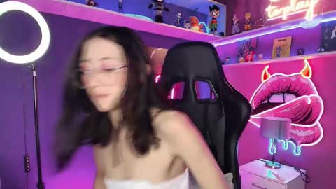 Snapshot of mycutiebabe chatting on February 15, 7:51 am Milly Cute online show from February 15, 7:51 am