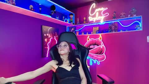 Snapshot of mycutiebabe chatting on March 11, 5:02 am Milly Cute online show from March 11, 5:02 am