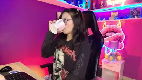 Snapshot of mycutiebabe chatting on March 18, 4:59 am Milly Cute online show from March 18, 4:59 am