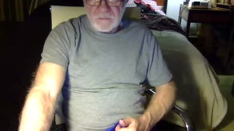 Snapshot of mydiboi chatting on February 16, 4:19 am r-glenn-01 online show from February 16, 4:19 am