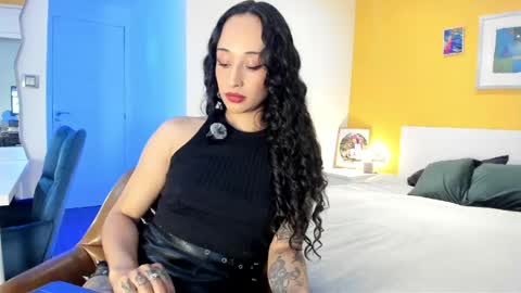 Lola online show from March 22, 6:33 pm