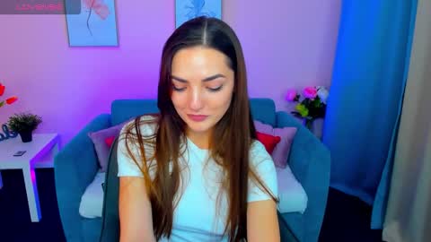 Ella online show from September 25, 8:45 pm