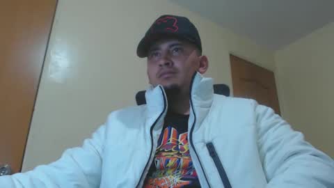 Snapshot of myke_andrade chatting on January 4, 3:40 am myke_andrade online show from January 4, 3:40 am