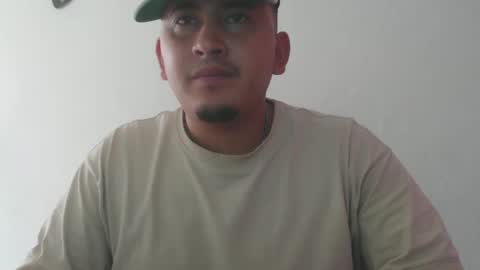 Snapshot of myke_andrade chatting on March 2, 8:29 pm myke_andrade online show from March 2, 8:29 pm
