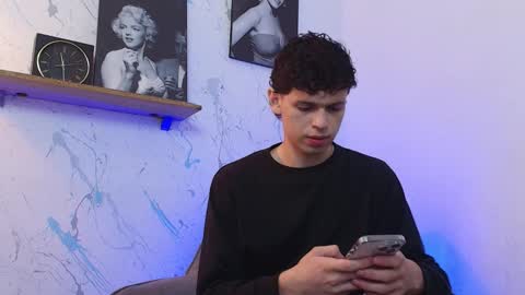 Snapshot of mykelcano chatting on October 16, 7:42 am Mykel online show from October 16, 7:42 am