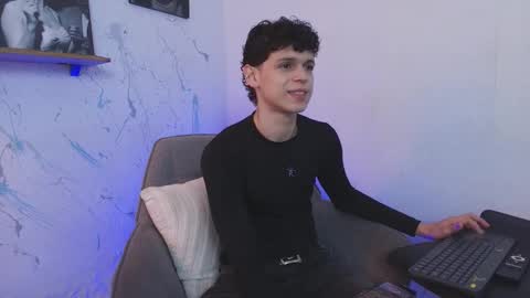 Snapshot of mykelcano chatting on October 18, 2:29 pm Mykel online show from October 18, 2:29 pm