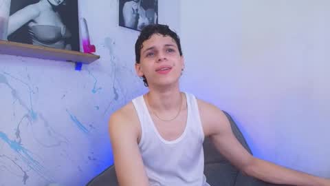 Snapshot of mykelcano chatting on October 27, 6:17 am Mykel online show from October 27, 6:17 am