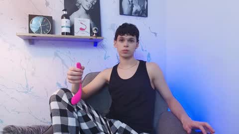 Snapshot of mykelcano chatting on November 25, 6:46 am Mykel online show from November 25, 6:46 am