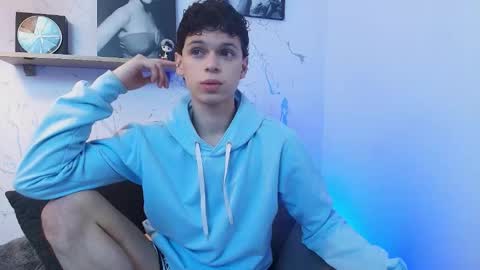 Snapshot of mykelcano chatting on December 5, 2:14 pm Mykel online show from December 5, 2:14 pm