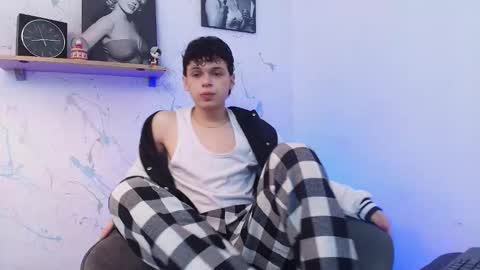 Snapshot of mykelcano chatting on December 15, 4:33 pm Mykel online show from December 15, 4:33 pm