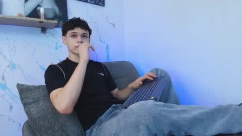 Snapshot of mykelcano chatting on March 13, 3:18 pm Mykel online show from March 13, 3:18 pm