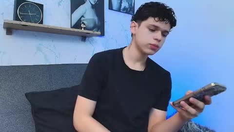 Snapshot of mykelcano chatting on March 24, 2:33 pm Mykel online show from March 24, 2:33 pm