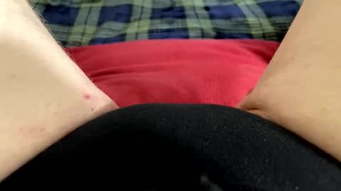 Snapshot of mykittyneedsu chatting on April 11, 10:52 am Kitty online show from April 11, 10:52 am