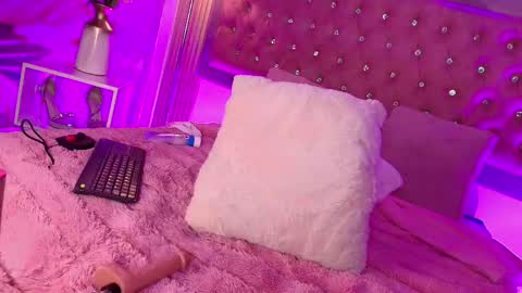Snapshot of myladreams_ chatting on May 22, 4:52 am Myla online show from May 22, 4:52 am