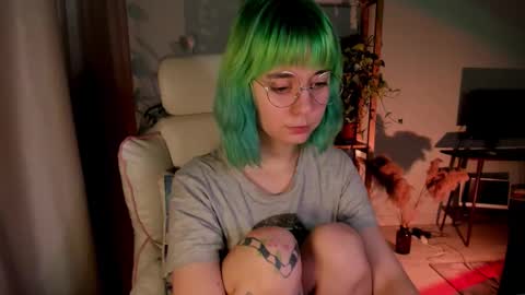 MylaFlores online show from October 14, 2:45 am