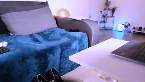 Snapshot of mylegsonheels chatting on October 16, 10:11 pm Anda online show from October 16, 10:11 pm