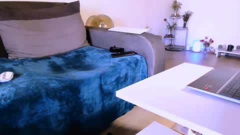 Snapshot of mylegsonheels chatting on October 21, 9:54 am Anda online show from October 21, 9:54 am