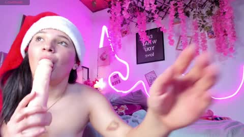 helen online show from December 22, 8:27 am