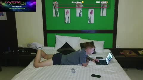 Snapshot of myloxcody chatting on April 10, 11:20 pm Mylo Cody online show from April 10, 11:20 pm