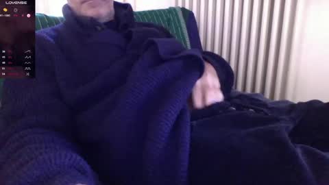 Snapshot of mynakedbeach chatting on December 31, 9:10 am Bi sexy guy lovense hush is on private is open or password show tip if you like. online show from December 31, 9:10 am