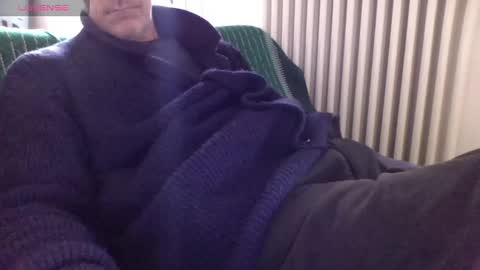 Snapshot of mynakedbeach chatting on January 21, 10:41 am Bi sexy guy lovense hush is on private is open or password show tip if you like. online show from January 21, 10:41 am