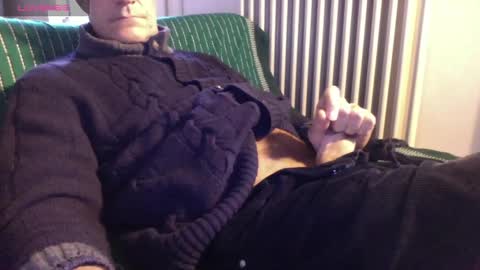 Snapshot of mynakedbeach chatting on February 6, 3:31 pm Bi sexy guy lovense hush is on private is open or password show tip if you like. online show from February 6, 3:31 pm