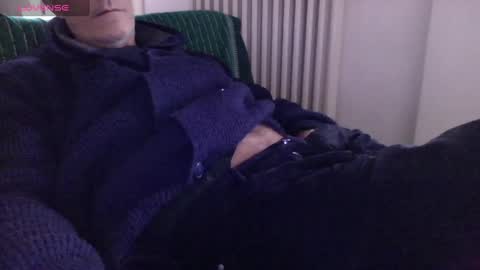 Snapshot of mynakedbeach chatting on February 8, 10:07 am Bi sexy guy lovense hush is on private is open or password show tip if you like. online show from February 8, 10:07 am
