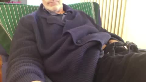 Snapshot of mynakedbeach chatting on March 10, 11:10 am Bi sexy guy lovense hush is on private is open or password show tip if you like. online show from March 10, 11:10 am