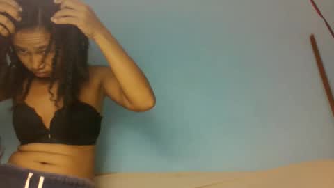 Snapshot of myriamee chatting on June 7, 8:29 am myriamee online show from June 7, 8:29 am
