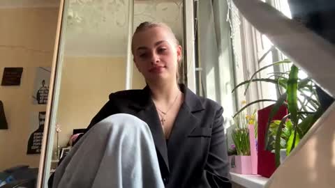 Snapshot of myriamprovencio chatting on March 18, 7:11 am Ele online show from March 18, 7:11 am